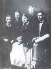 С. Г. Котельников (?). Сім'я художника І. К. Зайцева. Праворуч - С. Г. Котельников, Полтава, 1865 р.